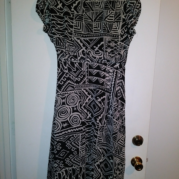 Robbie bee dress very nice n good condition. - Picture 4 of 7